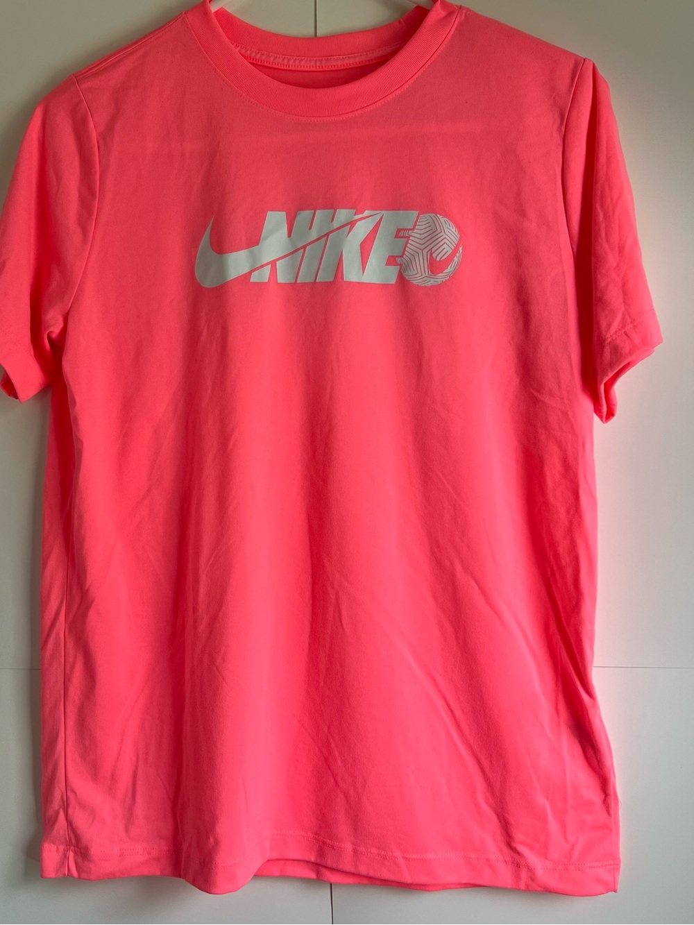 Nike Dri-FIT Kids XL Neon Pink Short Sleeve Training Shirt